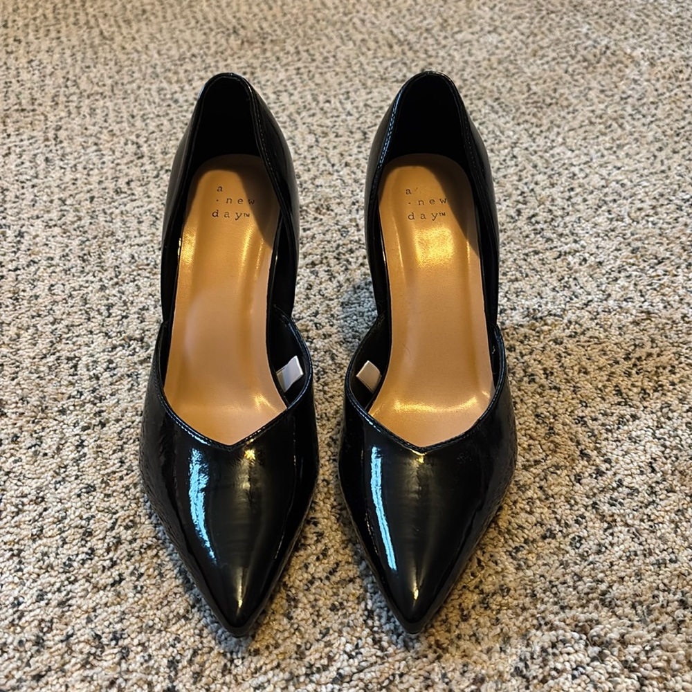 Black pumps - never worn